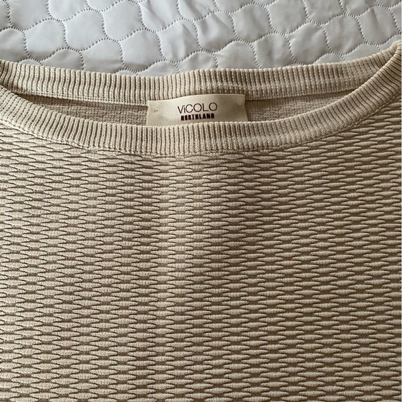 VICOLO CROPPED SWEATER . CREWNECK CREAM , MEDIUM TEXTURED . - Picture 8 of 12